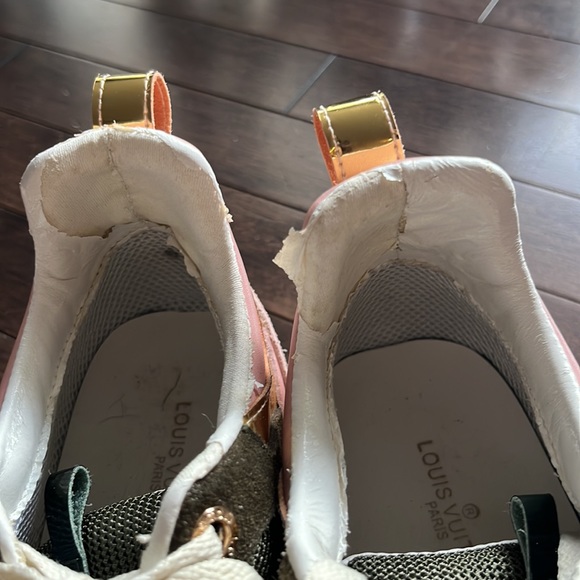 Louis Vuitton run away sneaker size 8.5 ladies - Picture 5 of 6